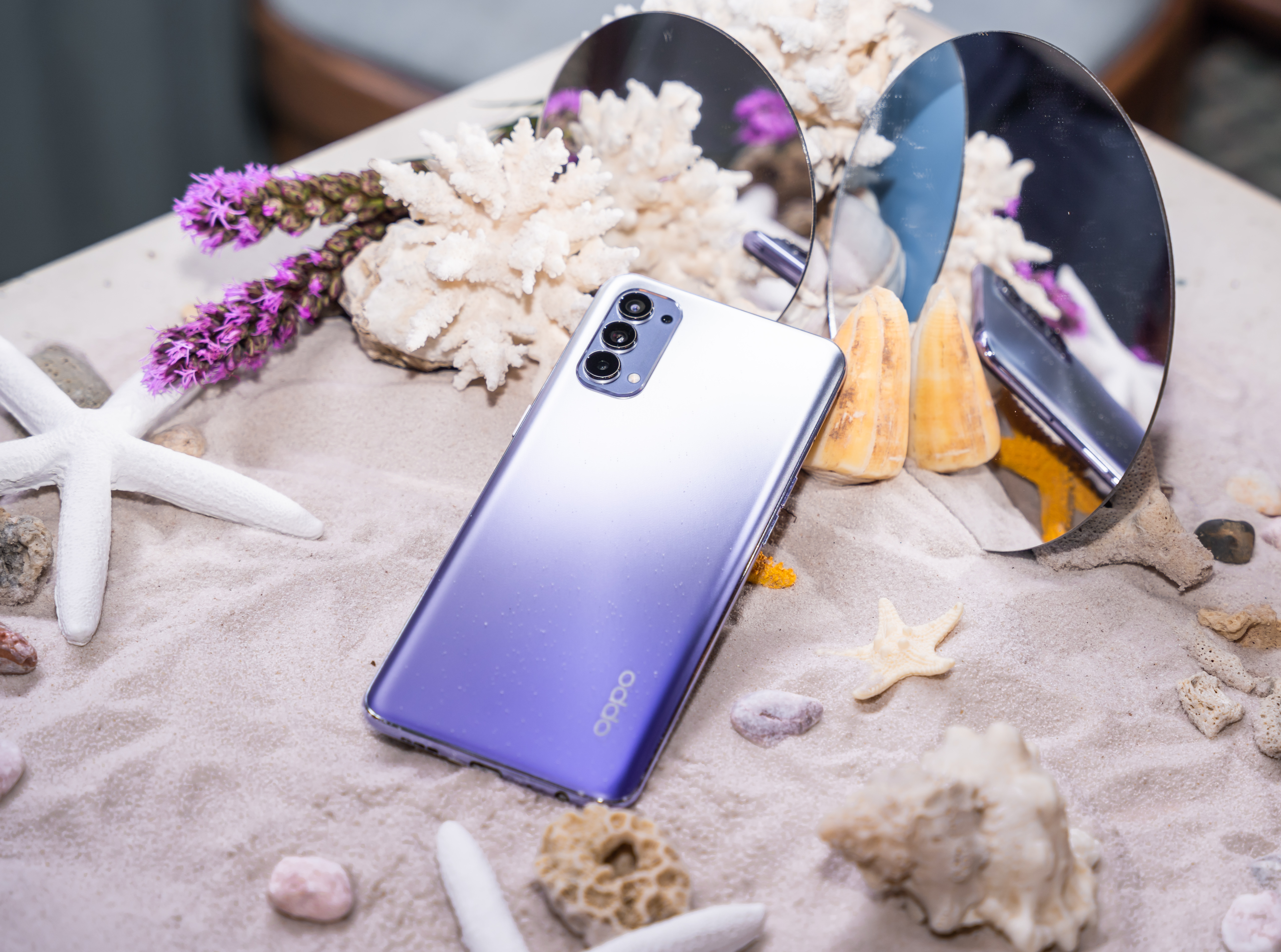 OPPO Reno4 phiên bản Tím Khói hâm nóng thị trường điện thoại cận cao cấp mùa Trung Thu - Ảnh 2. OPPO Reno4 phiên bản Tím Khói hâm nóng thị trường điện thoại cận cao cấp mùa Trung Thu - Ảnh 2.