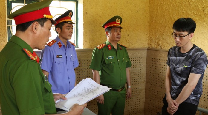 Khởi tố vụ án, tạm giam 4 tháng đối với cán bộ BIDV lừa đảo, chiếm đoạt hàng chục tỉ đồng - Ảnh 1. Khởi tố vụ án, tạm giam 4 tháng đối với cán bộ BIDV lừa đảo, chiếm đoạt hàng chục tỉ đồng - Ảnh 1.