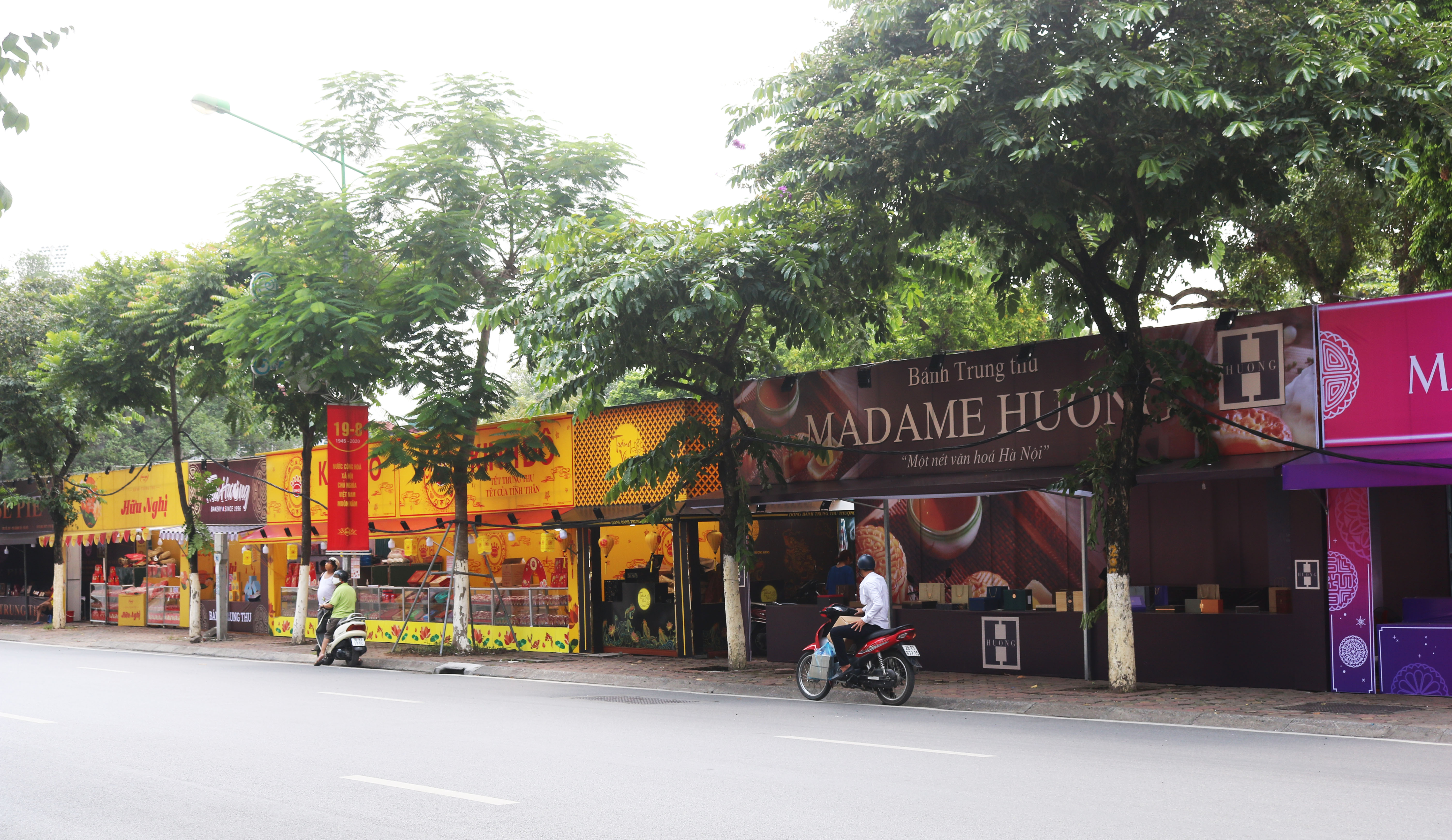 Bánh trung thu mini Trung Quốc đắt hàng trên chợ mạng, hàng nội địa ế ẩm - Ảnh 2. Bánh trung thu mini Trung Quốc đắt hàng trên chợ mạng, hàng nội địa ế ẩm - Ảnh 2.