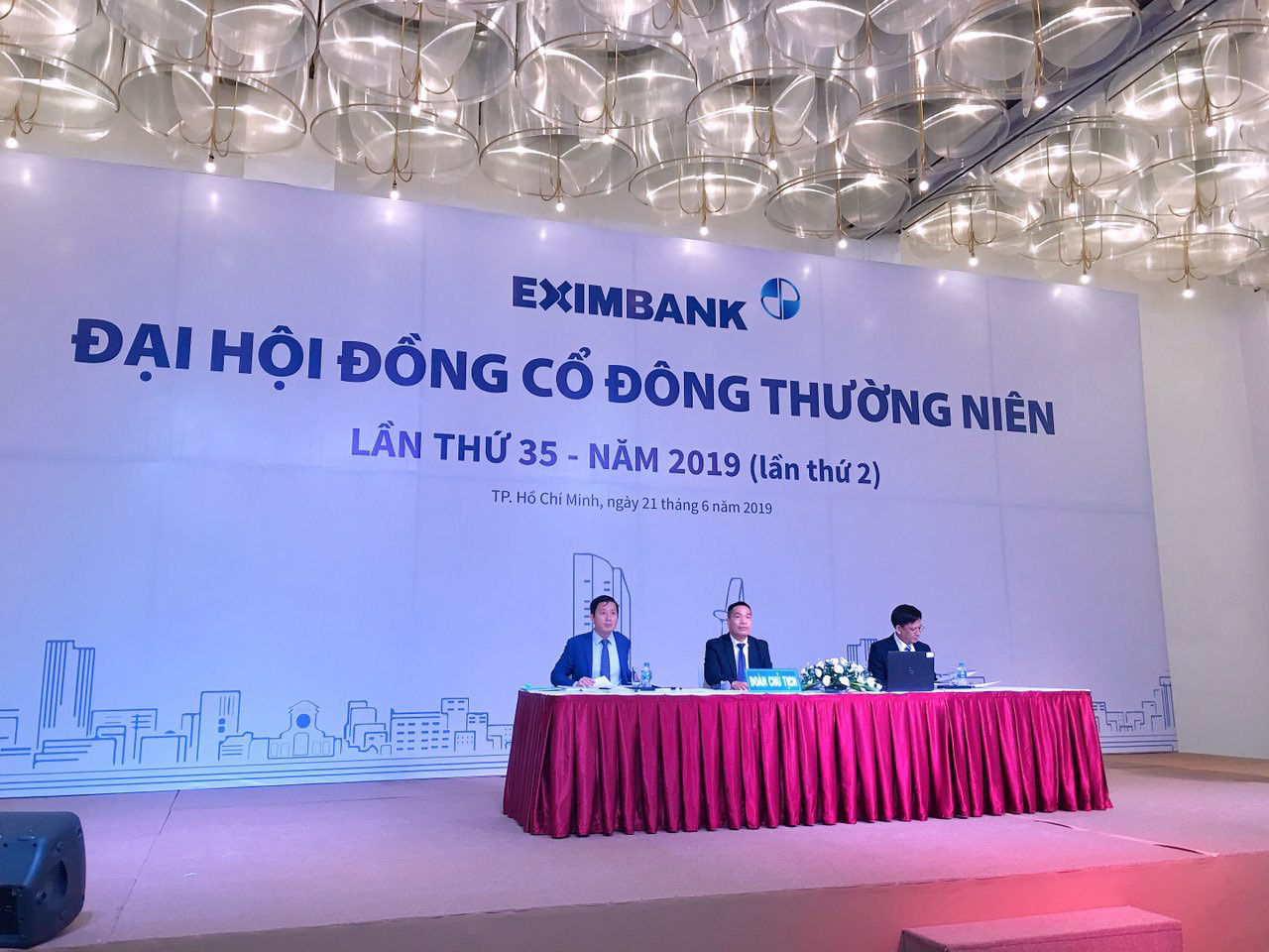 Vì sao 6 thành viên HĐQT Eximbank bị xử phạt hành chính? - Ảnh 1. Vì sao 6 thành viên HĐQT Eximbank bị xử phạt hành chính? - Ảnh 1.