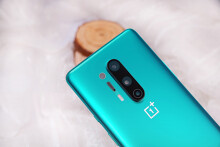 Thế Giới Di Động bán độc quyền OnePlus 8 Pro 5G với giá 23,99 triệu đồng