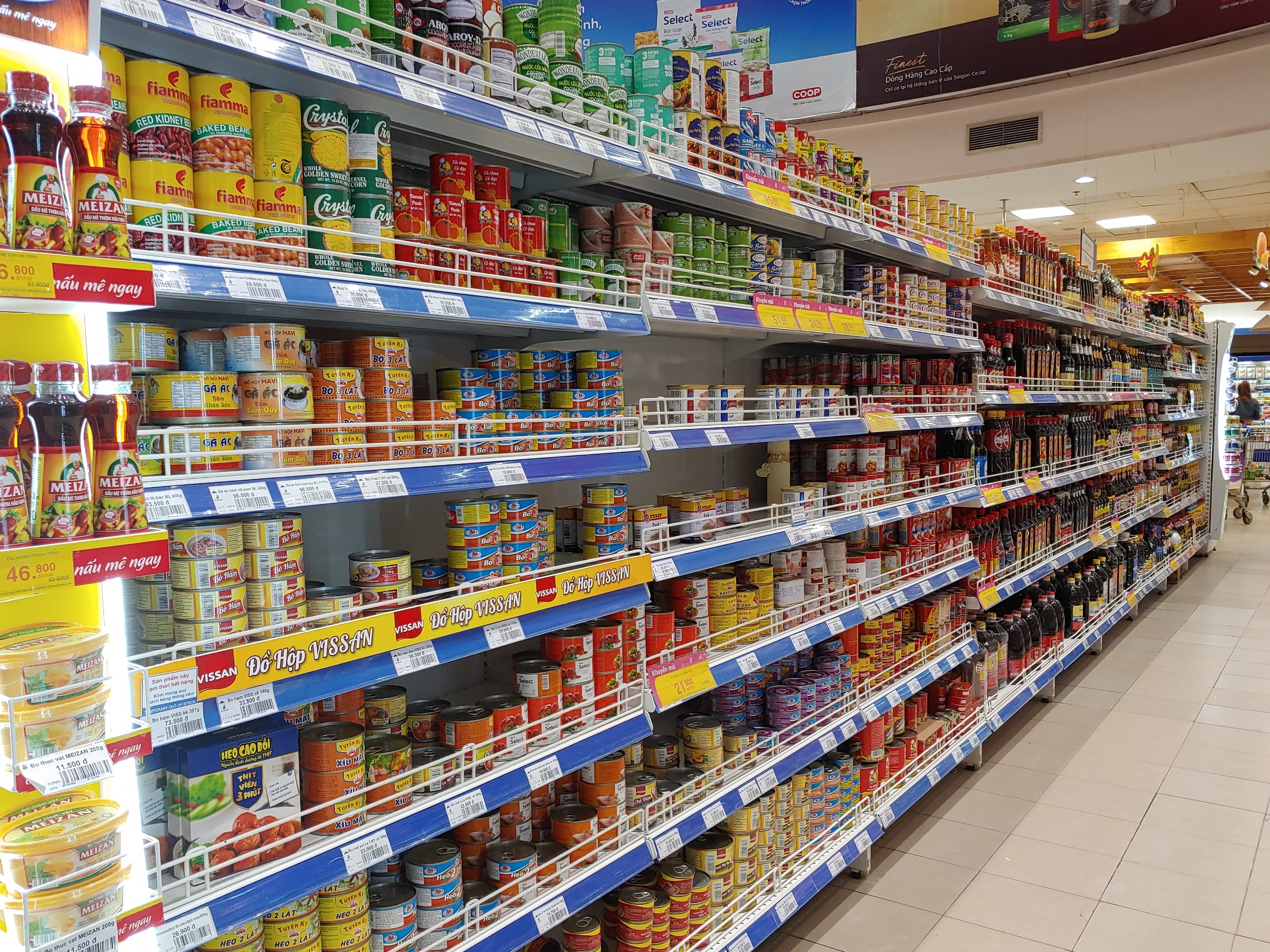 TP HCM 'vắng vẻ' vào cuối tuần trong những ngày dịch COVID-19 - Ảnh 15. TP HCM 'vắng vẻ' vào cuối tuần trong những ngày dịch COVID-19 - Ảnh 15.