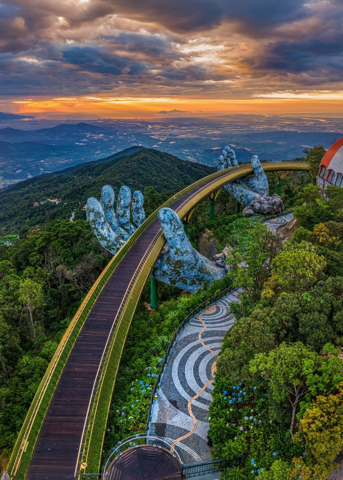 Khám phá lịch sử Bà Nà Hills - chốn 'bồng lai tiên cảnh' hấp dẫn số 1 Việt Nam - Ảnh 5. Khám phá lịch sử Bà Nà Hills - chốn 'bồng lai tiên cảnh' hấp dẫn số 1 Việt Nam - Ảnh 5.