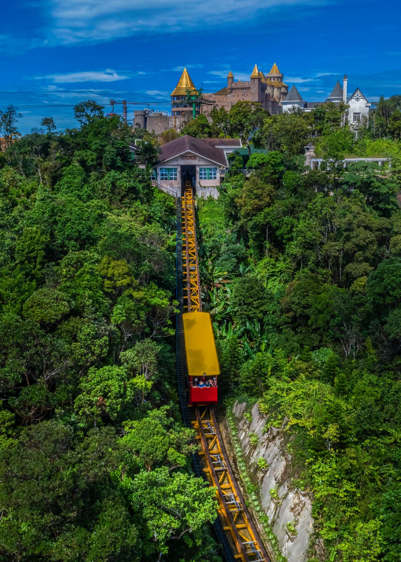Khám phá lịch sử Bà Nà Hills - chốn 'bồng lai tiên cảnh' hấp dẫn số 1 Việt Nam - Ảnh 6. Khám phá lịch sử Bà Nà Hills - chốn 'bồng lai tiên cảnh' hấp dẫn số 1 Việt Nam - Ảnh 6.