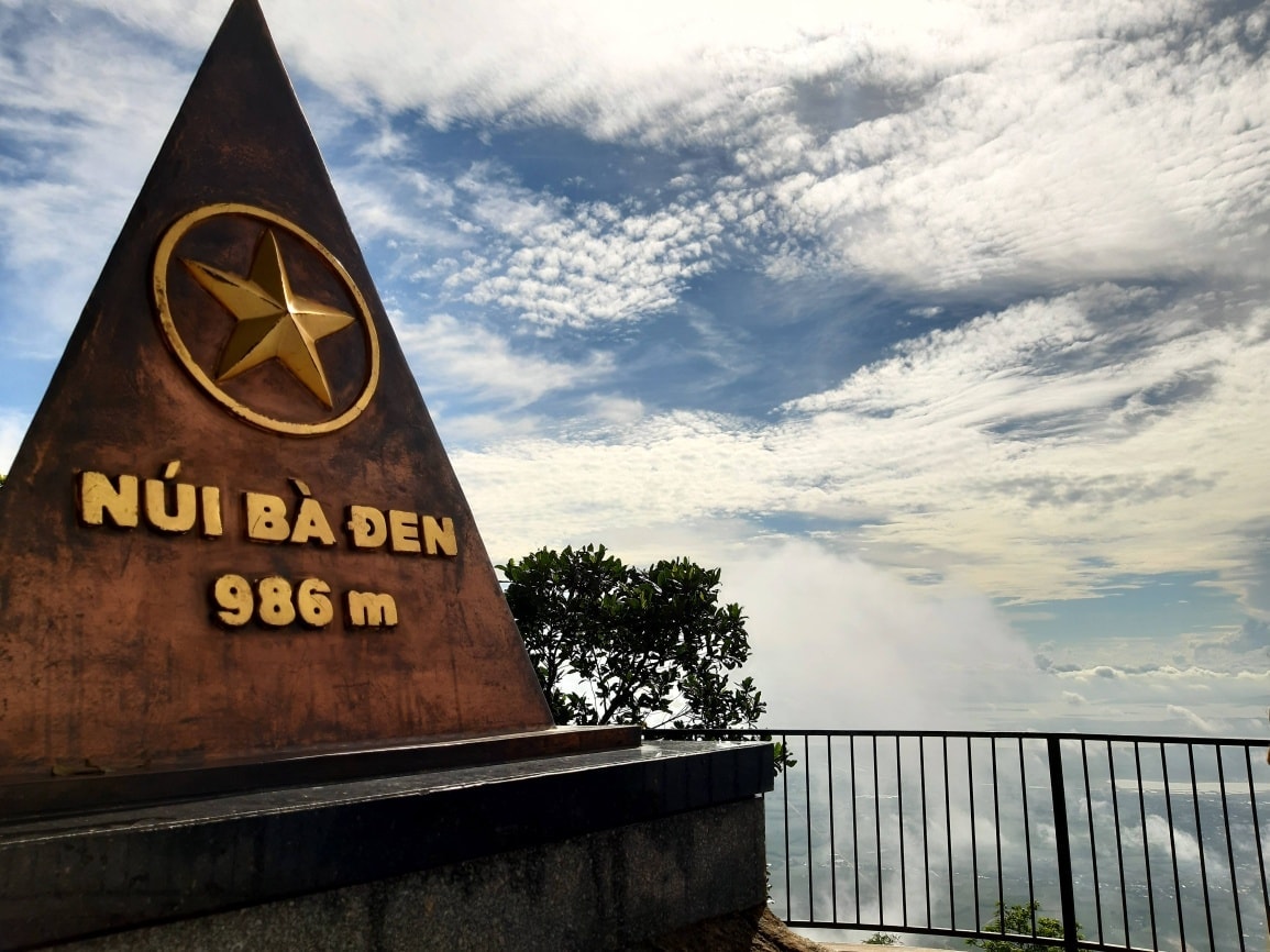 Lịch sử núi Bà Đen Tây Ninh - nơi ghi dấu bao truyền thuyết xa xưa nổi tiếng - Ảnh 9. Lịch sử núi Bà Đen Tây Ninh - nơi ghi dấu bao truyền thuyết xa xưa nổi tiếng - Ảnh 9.