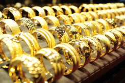 Giá vàng hôm nay 30/8: Có thể sẽ sớm trở về mốc kỉ lục 2.000 USD/ounce?