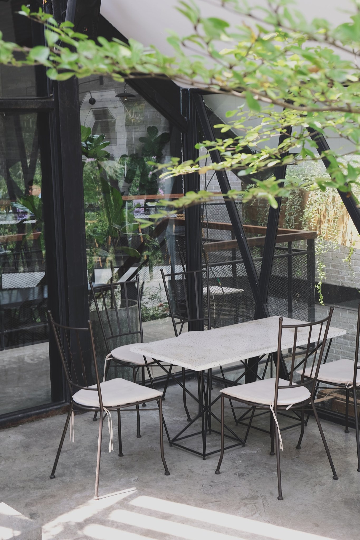 Tận hưởng dịp nghỉ lễ 2/9 với 5 quán cafe view xanh mát, thoáng đãng tại Hà Nội - Ảnh 7. Tận hưởng dịp nghỉ lễ 2/9 với 5 quán cafe view xanh mát, thoáng đãng tại Hà Nội - Ảnh 7.