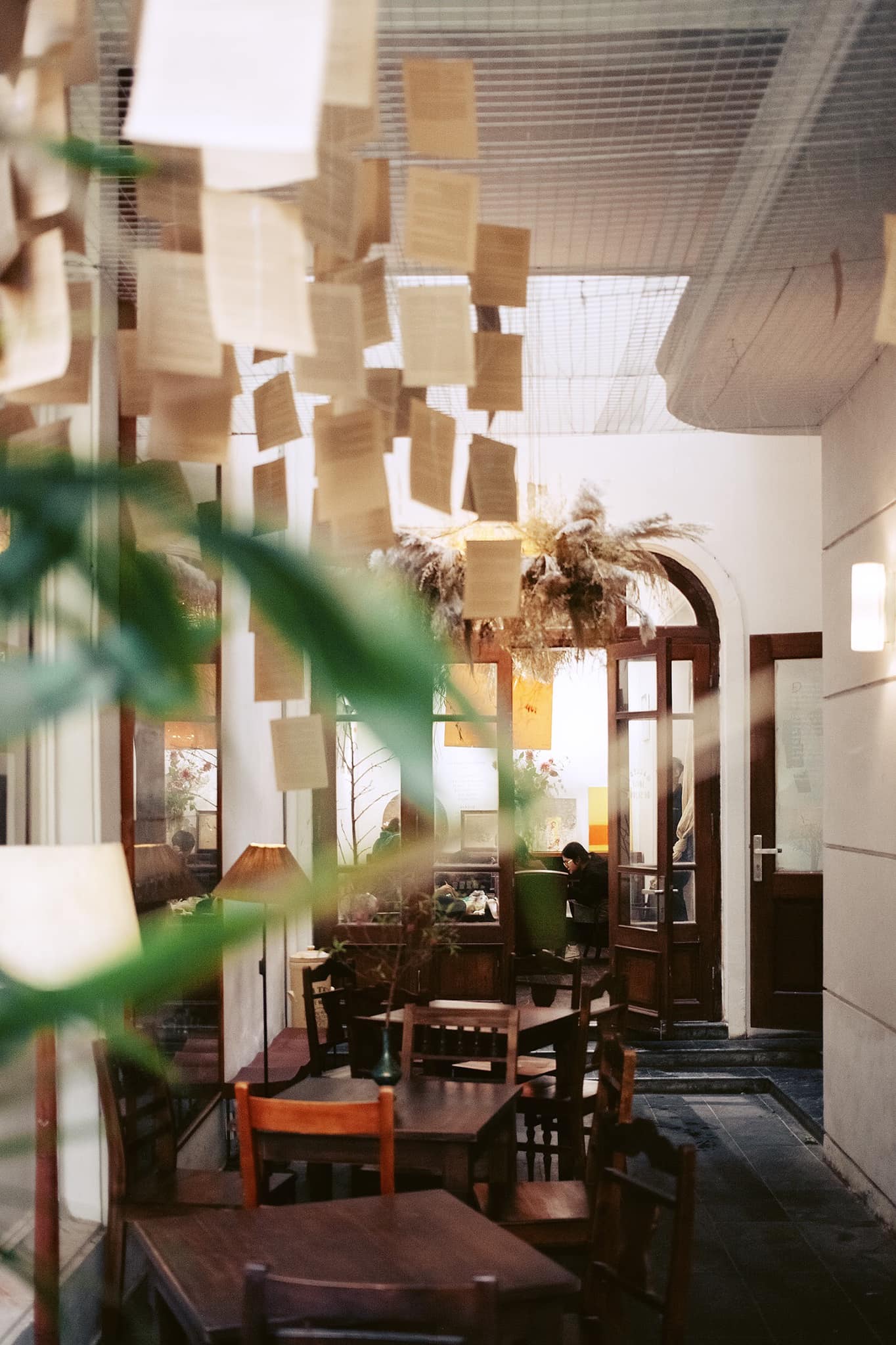 Tận hưởng dịp nghỉ lễ 2/9 với 5 quán cafe view xanh mát, thoáng đãng tại Hà Nội - Ảnh 3. Tận hưởng dịp nghỉ lễ 2/9 với 5 quán cafe view xanh mát, thoáng đãng tại Hà Nội - Ảnh 3.