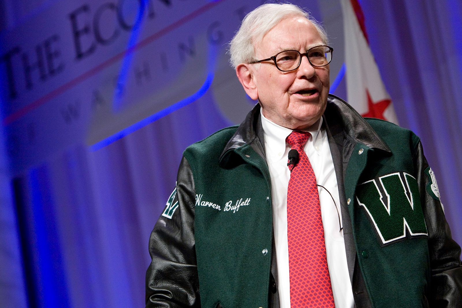 Warren Buffett công bố 5 khoản đầu tư tỉ đô trong ngày sinh nhật 90 tuổi - Ảnh 1. Warren Buffett công bố 5 khoản đầu tư tỉ đô trong ngày sinh nhật 90 tuổi - Ảnh 1.