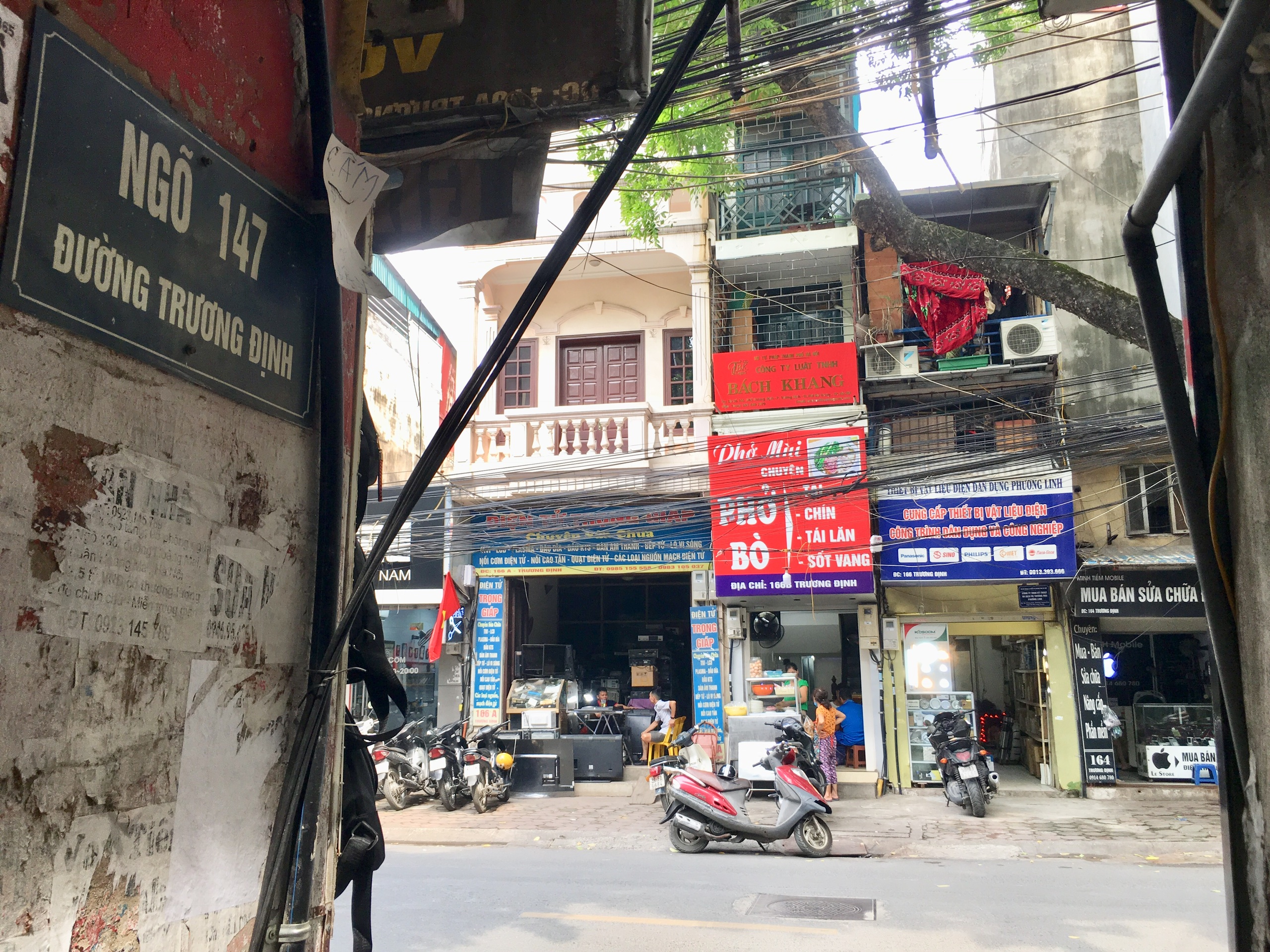 Chưa đủ 14 ngày, ngõ 147, Trương Định đã được gỡ phong tỏa - Ảnh 4. Chưa đủ 14 ngày, ngõ 147, Trương Định đã được gỡ phong tỏa - Ảnh 4.