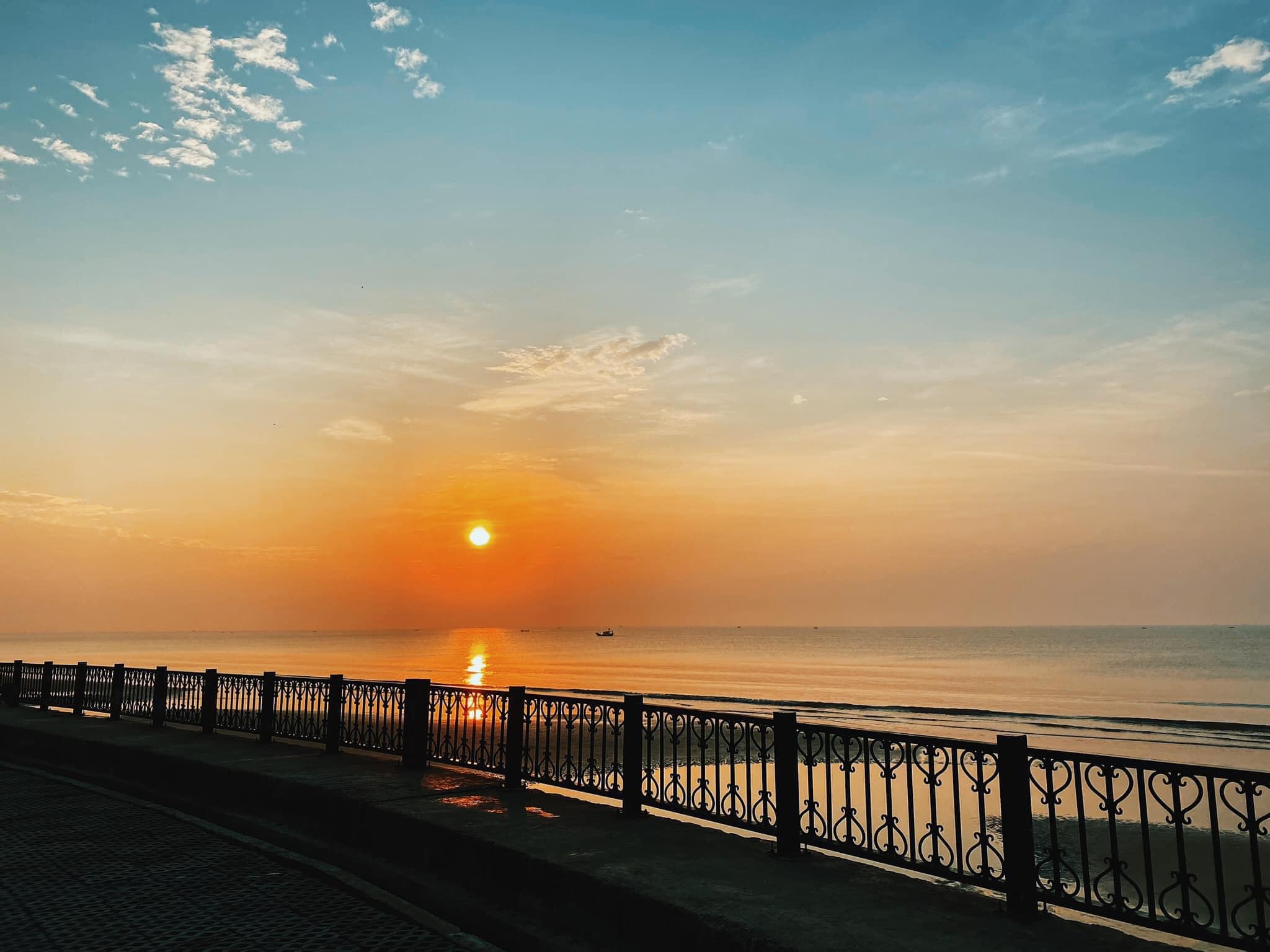 Sầm Sơn ở đâu? Ghé thăm miền biển nổi tiếng 'say lòng người'  - Ảnh 4.