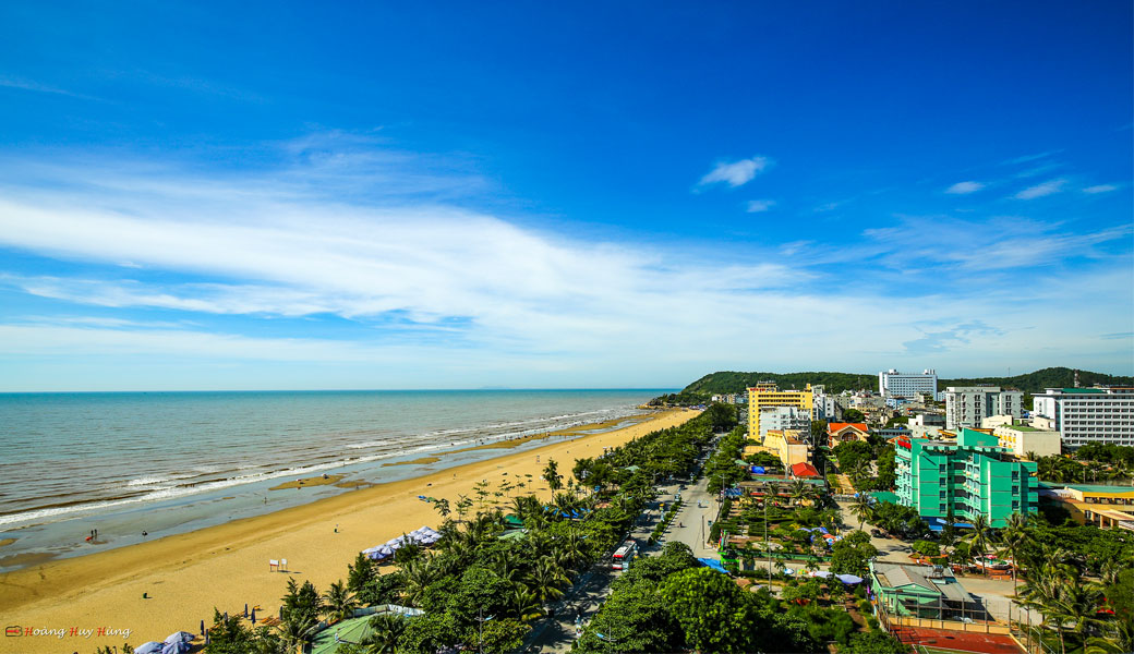 Sầm Sơn ở đâu? Ghé thăm miền biển nổi tiếng 'say lòng người'  - Ảnh 1.