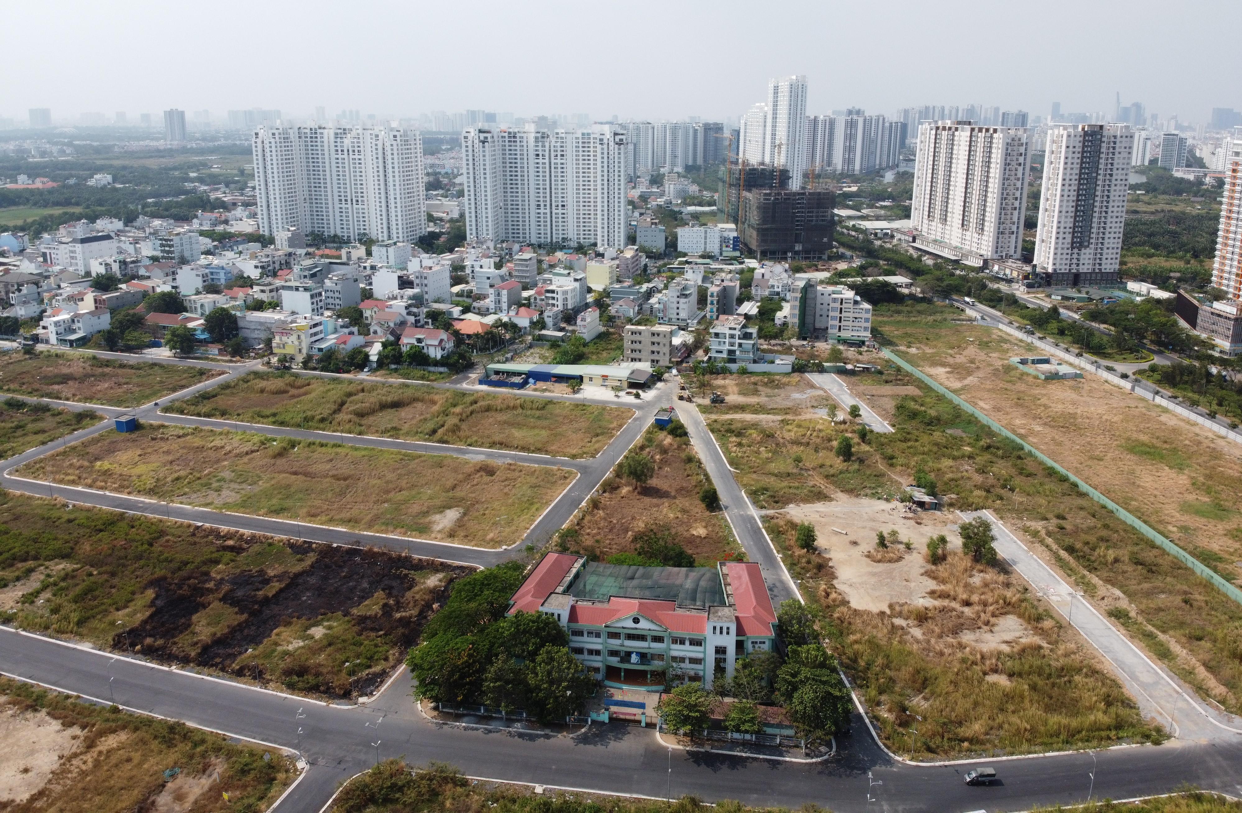  Người 'bán lúa non', kẻ chờ gom đất rẻ  - Ảnh 2.