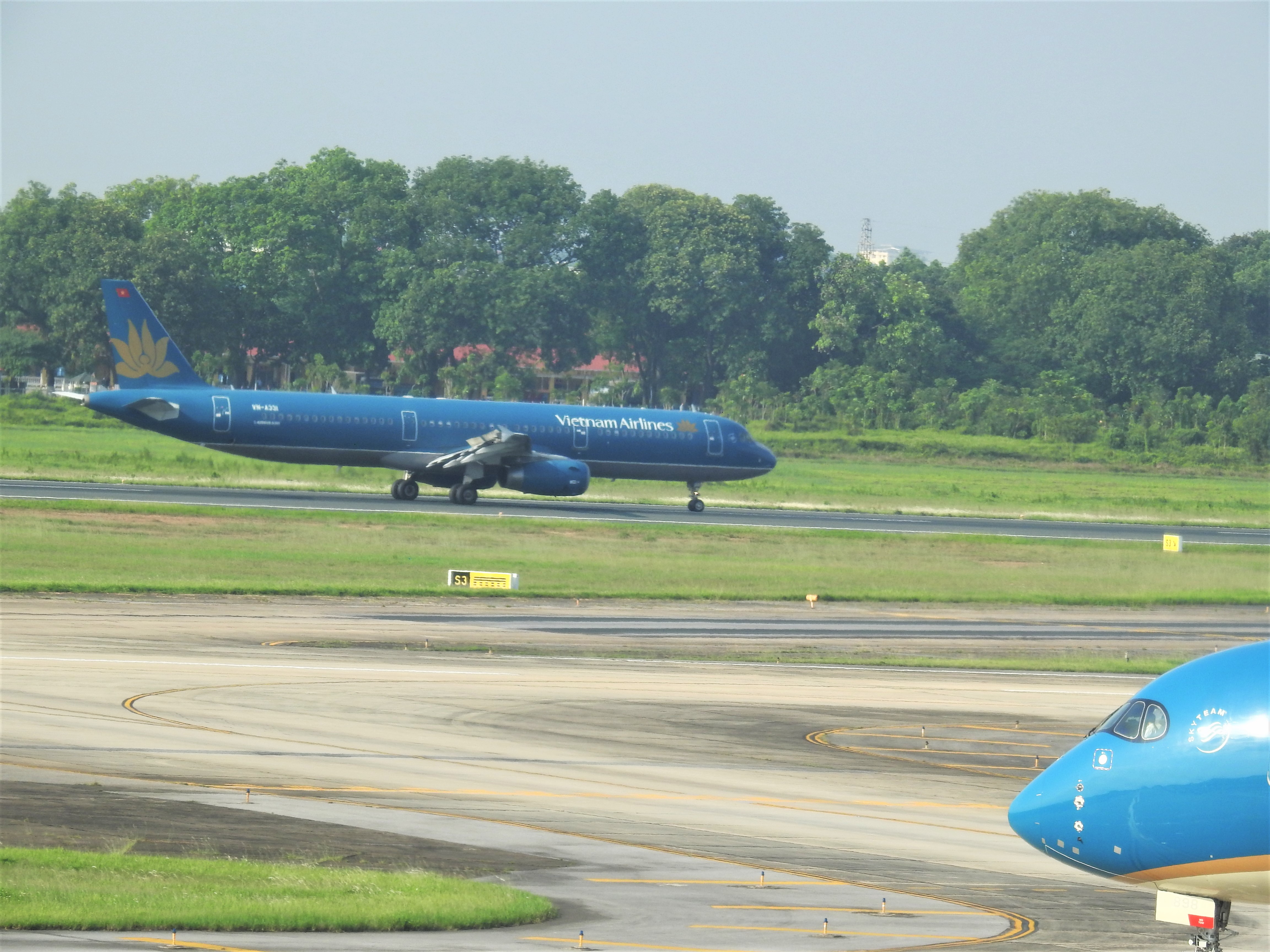 Vietnam Airlines ước lỗ gần 15.200 tỉ đồng, muốn bán bớt 9 tàu bay - Ảnh 1.