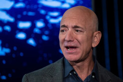Jeff Bezos bán hơn 3 tỉ USD cổ phiếu khi Amazon báo lãi lớn