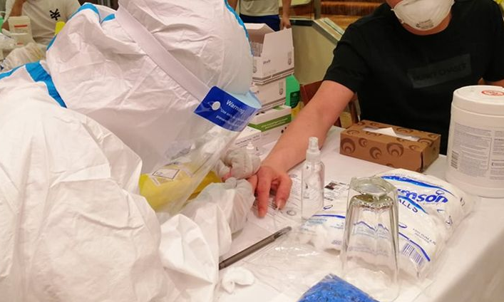 Thế giới khuyến khích dừng test nhanh COVID-19 - Ảnh 3.