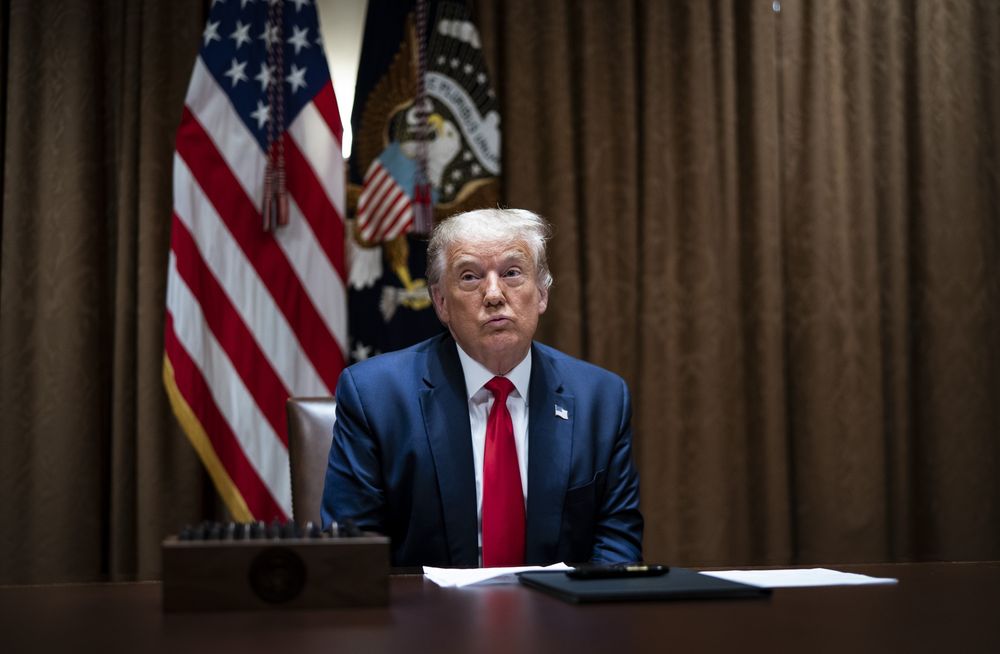 Ông Trump kí lệnh cấm giao dịch với TikTok, WeChat, tăng áp lực lên Trung Quốc - Ảnh 1. Ông Trump kí lệnh cấm giao dịch với TikTok, WeChat, tăng áp lực lên Trung Quốc - Ảnh 1.