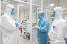 Hai bệnh nhân 749 và 750: Đi các quán cà phê, rạp chiếu phim, dâng hương tại nghĩa trang