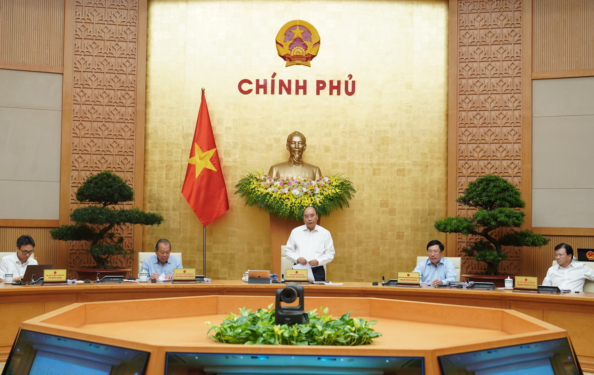 Thủ tướng: Chống dịch COVID-19 nhưng không để đình trệ hợp đồng xuất khẩu - Ảnh 1. Thủ tướng: Chống dịch COVID-19 nhưng không để đình trệ hợp đồng xuất khẩu - Ảnh 1.