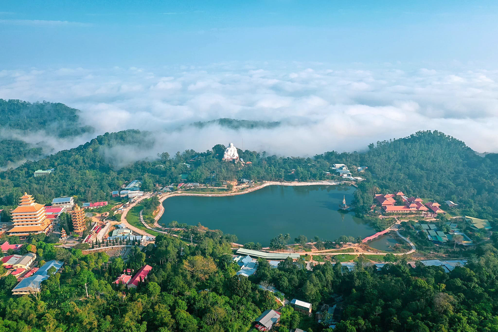 Ghé thăm Núi Cấm An Giang - Đỉnh núi cao nhất khu vực Đồng bằng sông Cửu Long - Ảnh 2. Ghé thăm Núi Cấm An Giang - Đỉnh núi cao nhất khu vực Đồng bằng sông Cửu Long - Ảnh 2.