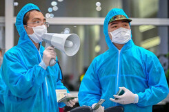 Bộ Y tế ra thông báo khẩn số 25 tìm người trên hai chuyến bay có bệnh nhân Covid-19