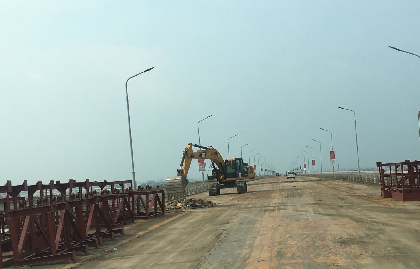 Sửa chữa cầu Thăng Long: 'Không thể ngồi chờ chuyên gia' - Ảnh 1.