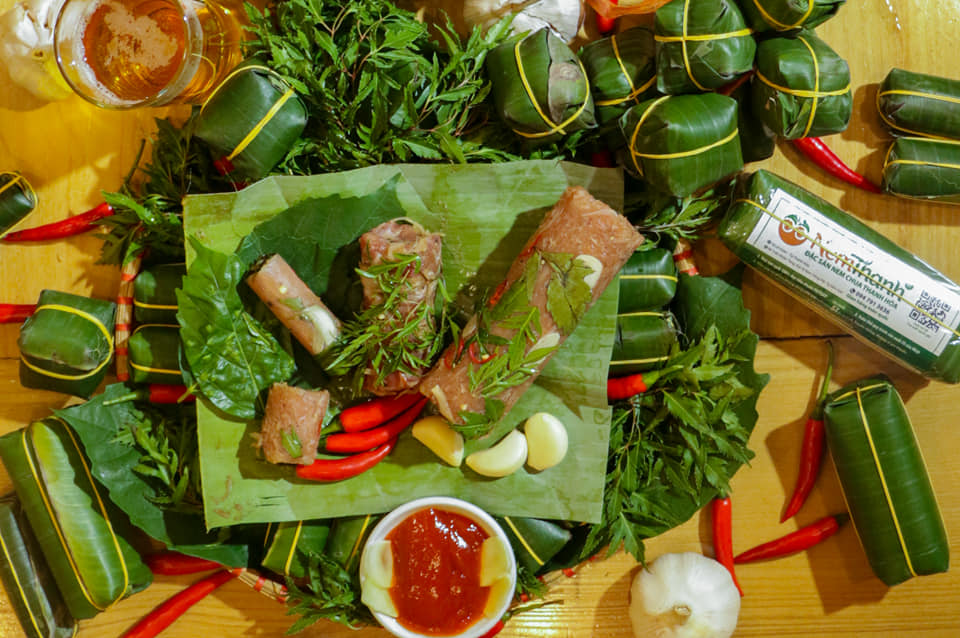 Nem chua Thanh Hóa có gì ngon mà khiến du khách ăn một lần nhớ mãi? - Ảnh 1. Nem chua Thanh Hóa có gì ngon mà khiến du khách ăn một lần nhớ mãi? - Ảnh 1.