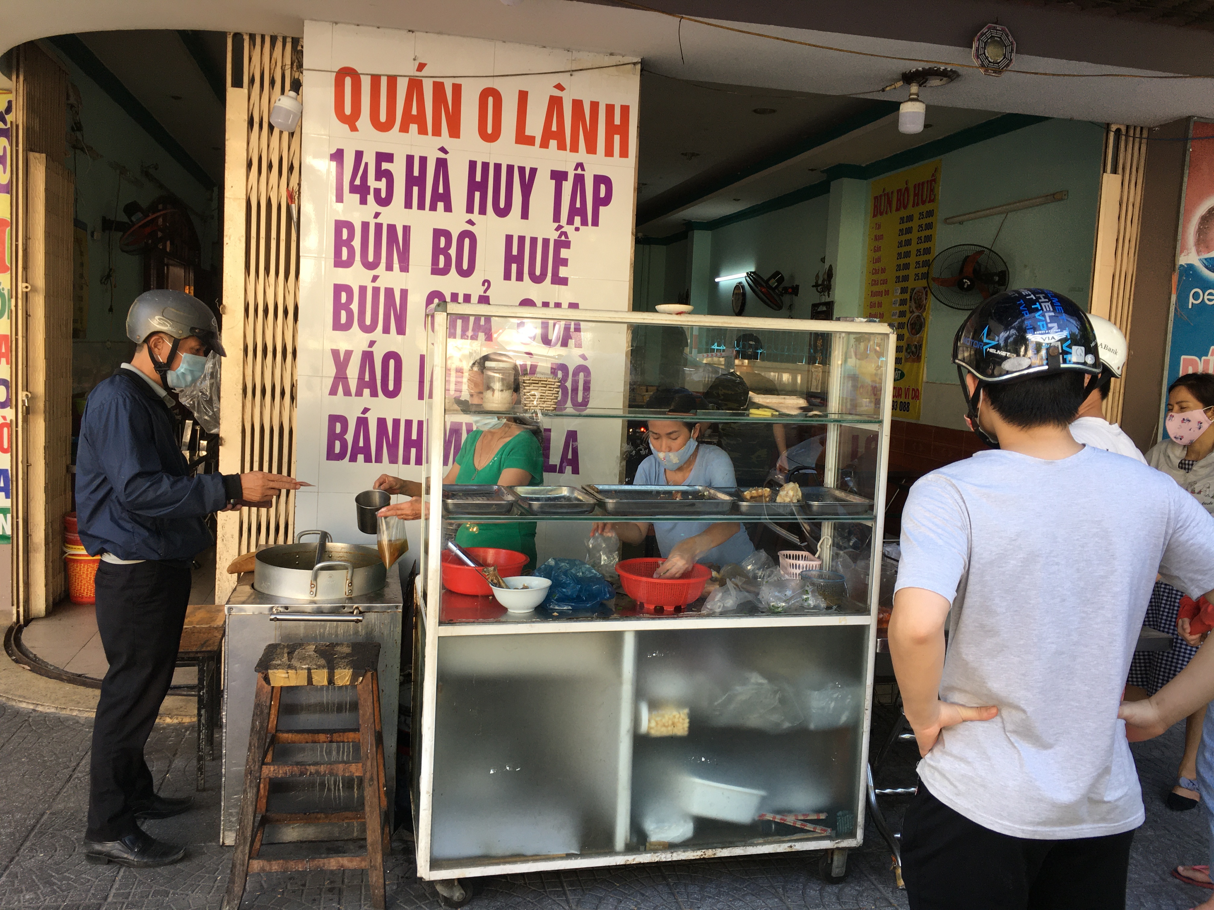 Người dân Đà Nẵng được tắm biển, hàng quán ăn uống phục vụ tại chỗ từ 0h ngày 11/9 - Ảnh 1. Người dân Đà Nẵng được tắm biển, hàng quán ăn uống phục vụ tại chỗ từ 0h ngày 11/9 - Ảnh 1.