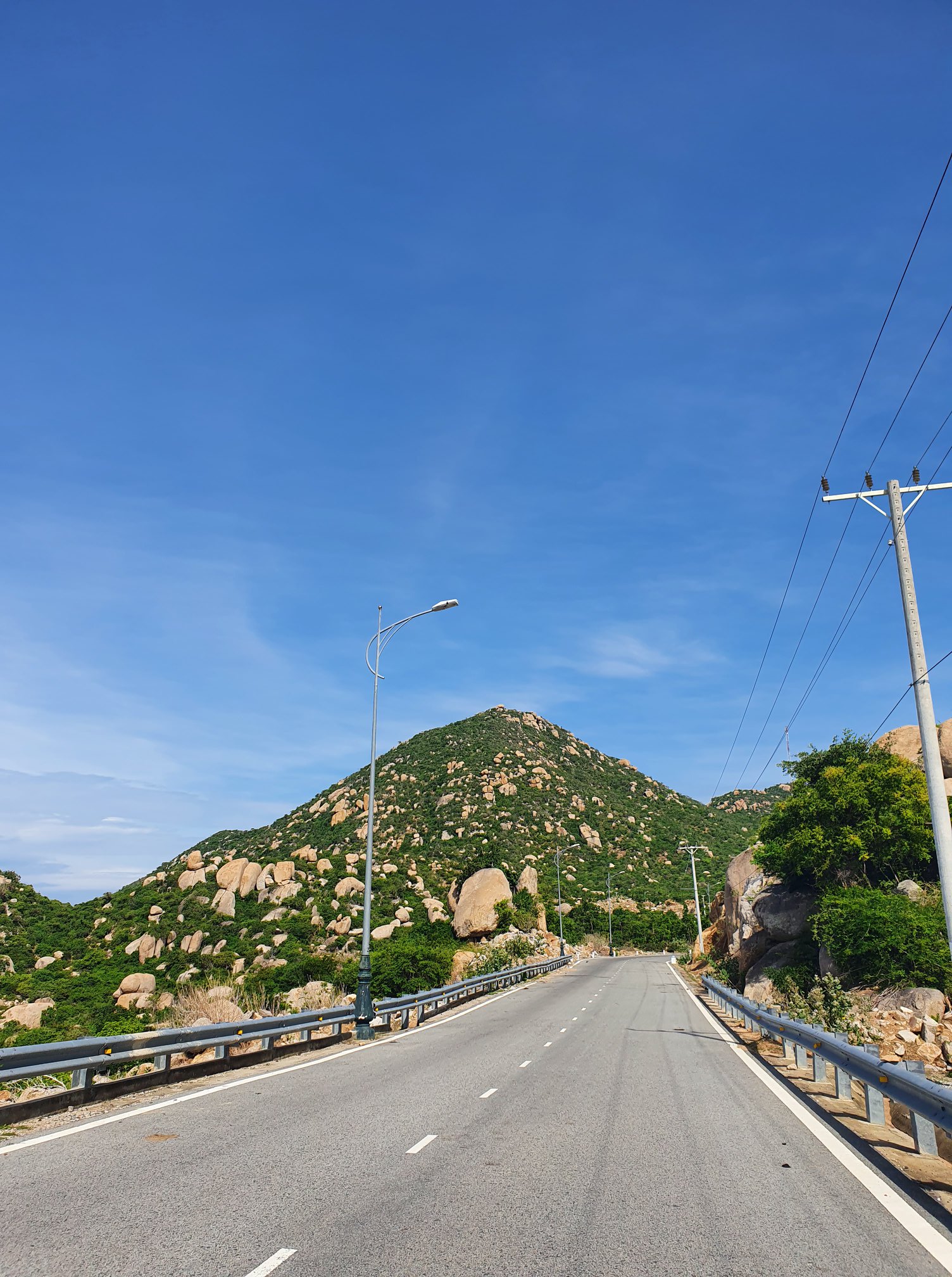 Ghé Mũi Dinh Ninh Thuận, chiêm ngưỡng cung đường ven biển đẹp nhất Việt Nam - Ảnh 10. Ghé Mũi Dinh Ninh Thuận, chiêm ngưỡng cung đường ven biển đẹp nhất Việt Nam - Ảnh 10.