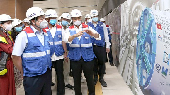 Xem xét lựa chọn các cảng hàng không tiếp nhận các chuyến bay thương mại quốc tế, tăng việc cách li ở cơ sở lưu trú - Ảnh 2.