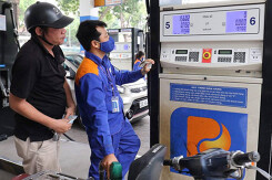 Các ông lớn kinh doanh xăng dầu đang kiếm tiền ra sao?