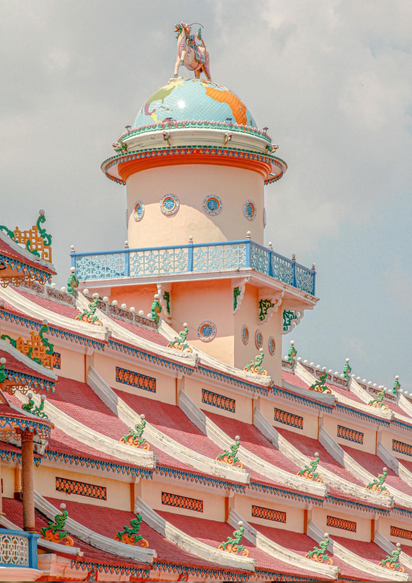 Tòa thánh Tây Ninh, công trình kiến trúc bê tông cốt tre nổi tiếng vùng Đông Nam Bộ - Ảnh 6. Tòa thánh Tây Ninh, công trình kiến trúc bê tông cốt tre nổi tiếng vùng Đông Nam Bộ - Ảnh 6.