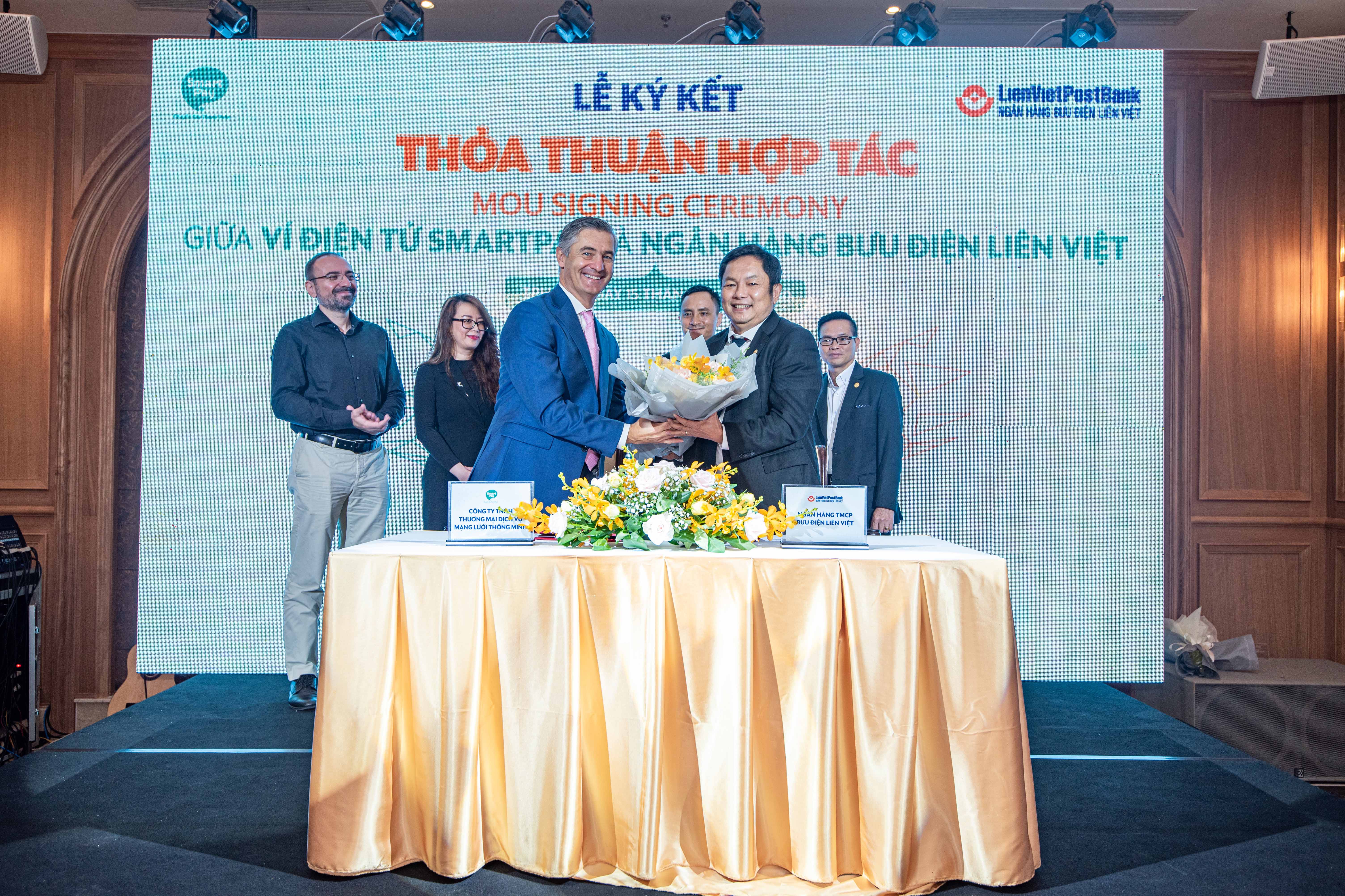 SmartPay mở rộng hợp tác cùng LienVietPost Bank, mở rộng dịch vụ cho người dùng cá nhân và tiểu thương nhỏ - Ảnh 2. SmartPay mở rộng hợp tác cùng LienVietPost Bank, mở rộng dịch vụ cho người dùng cá nhân và tiểu thương nhỏ - Ảnh 2.