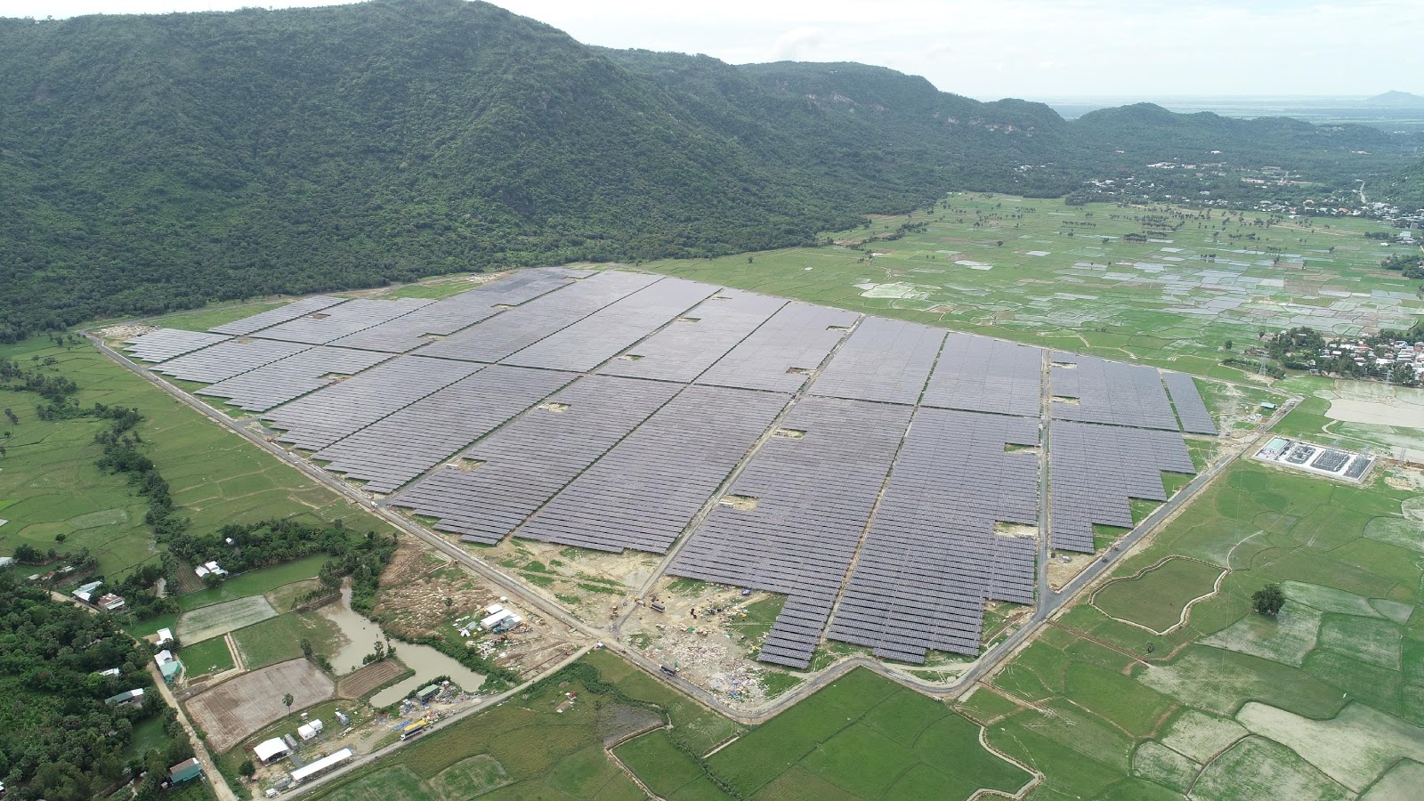 Sôi động đầu tư các dự án năng lượng mặt trời - Ảnh 5. Sôi động đầu tư các dự án năng lượng mặt trời - Ảnh 5.