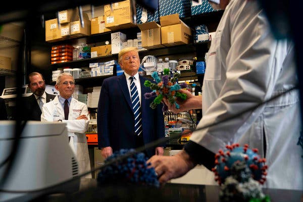 Ông Trump nói Mỹ có thể phân phối vắc xin COVID-19 vào tháng 10, mâu thuẫn với dự tính của CDC - Ảnh 1. Ông Trump nói Mỹ có thể phân phối vắc xin COVID-19 vào tháng 10, mâu thuẫn với dự tính của CDC - Ảnh 1.