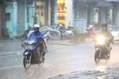 Thời tiết Hà Nội hôm nay 17/9: Chiều tối và đêm có mưa vừa mưa to, Hải Phòng mưa rào và dông về đêm
