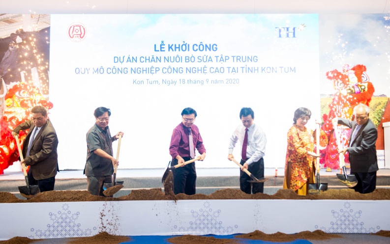 Khởi công dự án chăn nuôi bò sữa công nghệ cao lớn nhất Tây Nguyên hơn 2.500 tỉ đồng - Ảnh 1.
