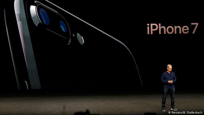 Nhìn lại những lần ra mắt ấn tượng của iPhone - Ảnh 9. Nhìn lại những lần ra mắt ấn tượng của iPhone - Ảnh 9.