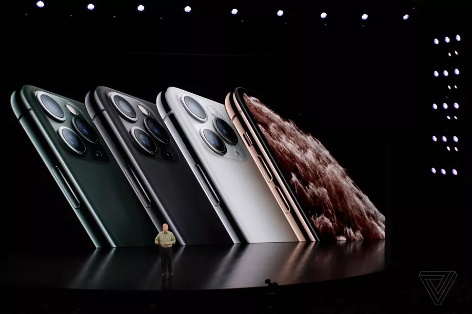 Nhìn lại những lần ra mắt ấn tượng của iPhone - Ảnh 12. Nhìn lại những lần ra mắt ấn tượng của iPhone - Ảnh 12.