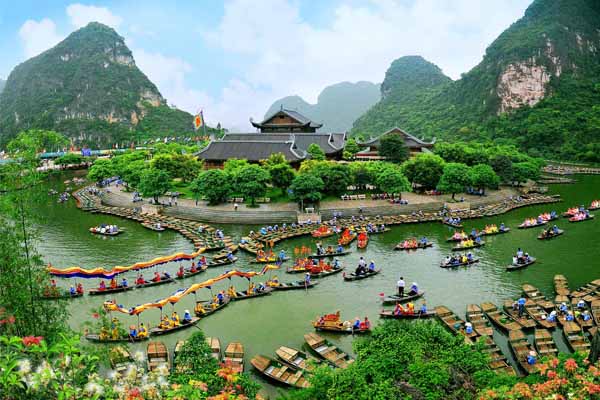Ninh Bình sẽ trở thành trung tâm du lịch - dịch vụ của cả nước - Ảnh 1. Ninh Bình sẽ trở thành trung tâm du lịch - dịch vụ của cả nước - Ảnh 1.