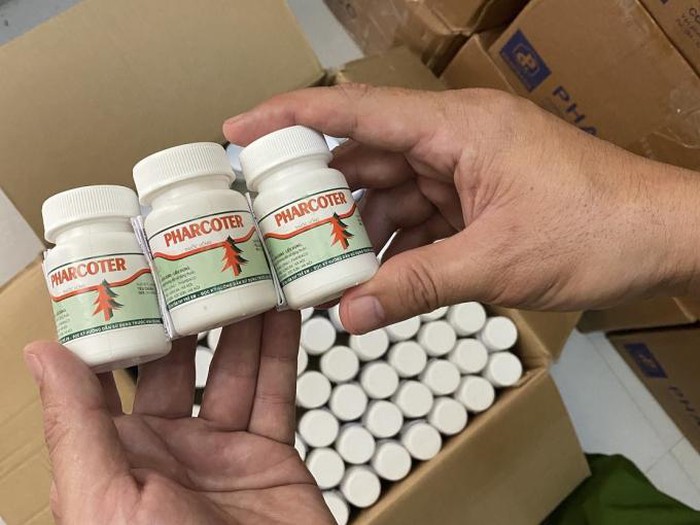 Thu giữ hàng nghìn lọ thuốc ho Pharcoter có dấu hiệu làm giả - Ảnh 2. Thu giữ hàng nghìn lọ thuốc ho Pharcoter có dấu hiệu làm giả - Ảnh 2.