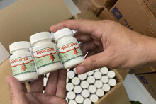 Thu giữ 11.000 lọ thuốc ho Pharcoter có dấu hiệu làm giả