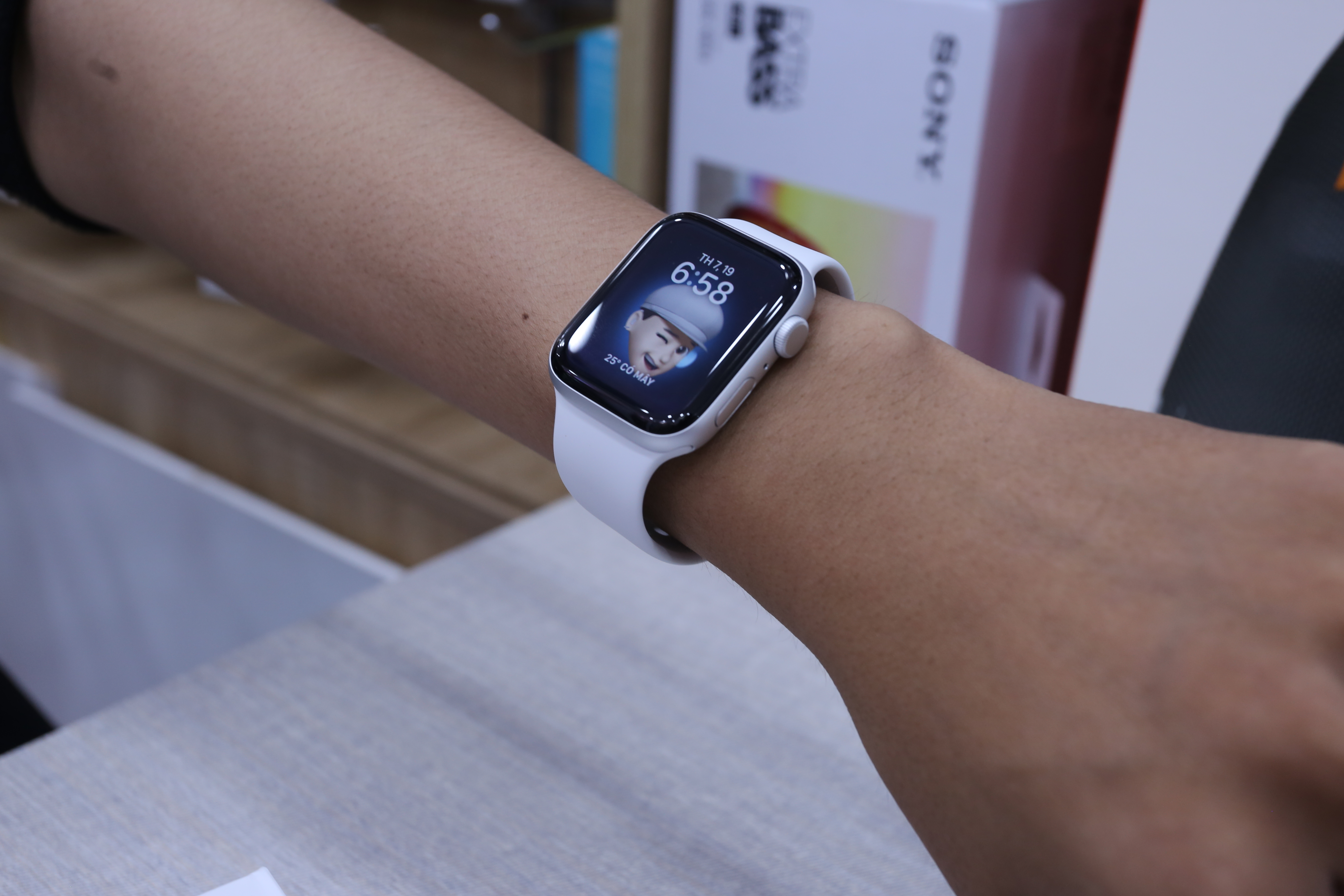 Trên tay Apple Watch SE và Series 6 đầu tiên tại Việt Nam, giá từ 9,1 triệu đồng - Ảnh 5. Trên tay Apple Watch SE và Series 6 đầu tiên tại Việt Nam, giá từ 9,1 triệu đồng - Ảnh 5.