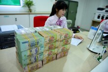 Vietcombank, Techcombank, HDBank,... tiếp tục giảm lãi suất huy động