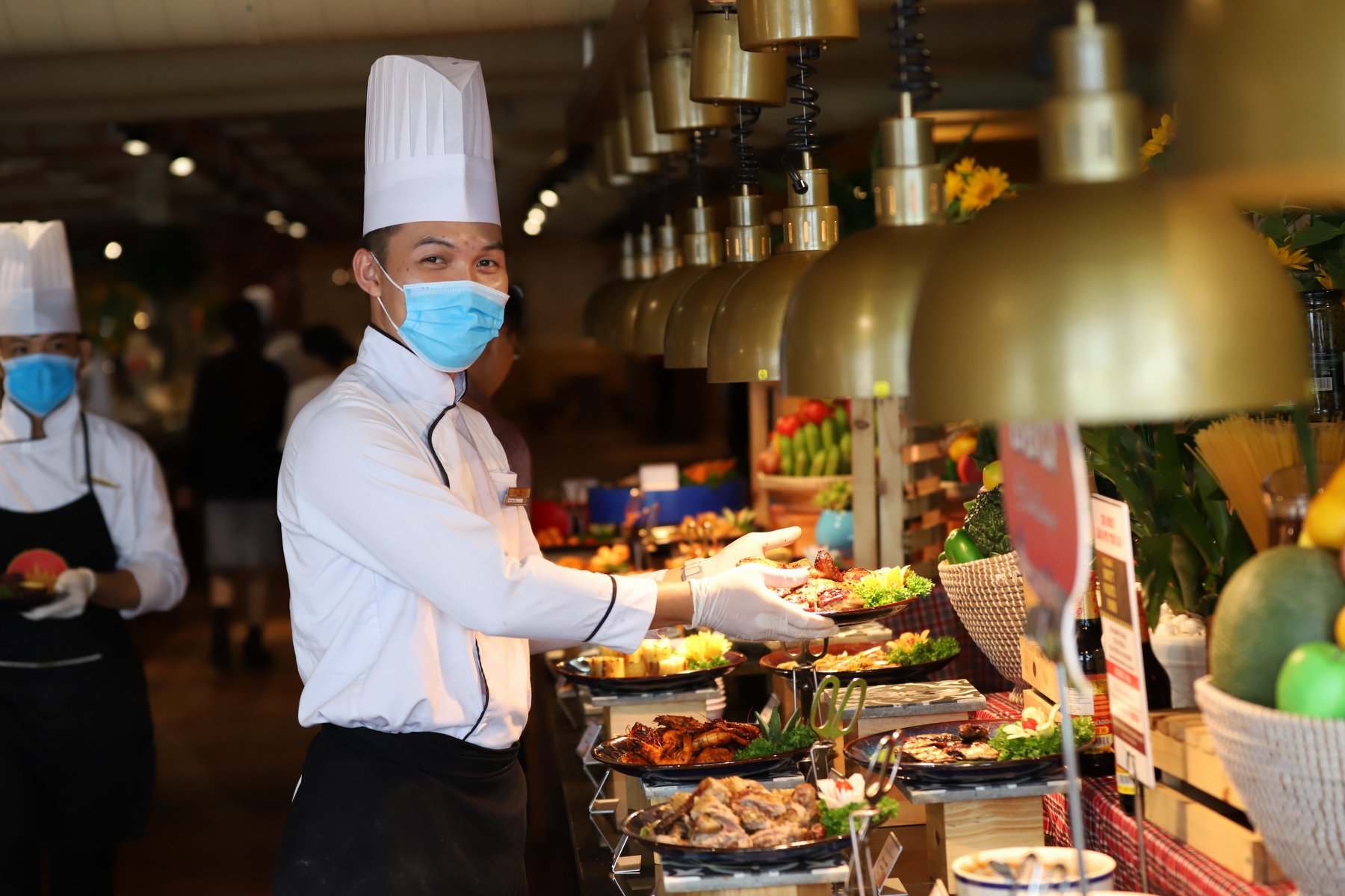 Nhân ngày trở lại, Bà Nà Hills tặng vé buffet trưa khi mua vé cáp treo - Ảnh 5. Nhân ngày trở lại, Bà Nà Hills tặng vé buffet trưa khi mua vé cáp treo - Ảnh 5.