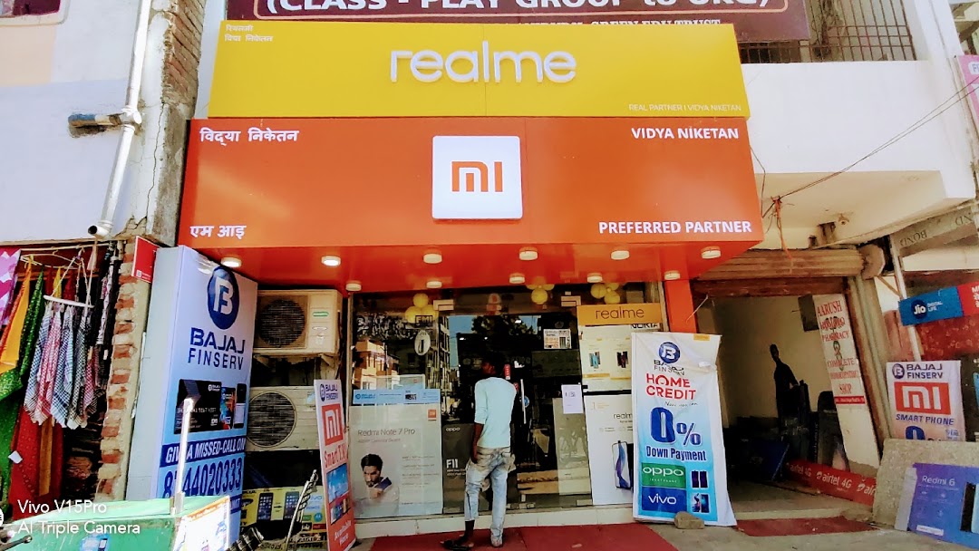 Xiaomi bán rong điện thoại ở vùng nông thôn để mở rộng thị trường - Ảnh 1. Xiaomi bán rong điện thoại ở vùng nông thôn để mở rộng thị trường - Ảnh 1.