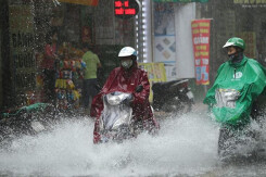 Thời tiết Hà Nội hôm nay 23/9: Trời chuyển mát, có nơi mưa rất to, Hải Phòng mưa đôi khi nặng hạt