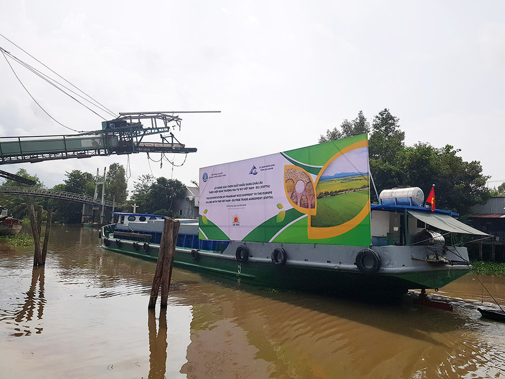 126 tấn gạo thơm đầu tiên của Lộc Trời Group xuất sang EU theo EVFTA - Ảnh 2. 126 tấn gạo thơm đầu tiên của Lộc Trời Group xuất sang EU theo EVFTA - Ảnh 2.