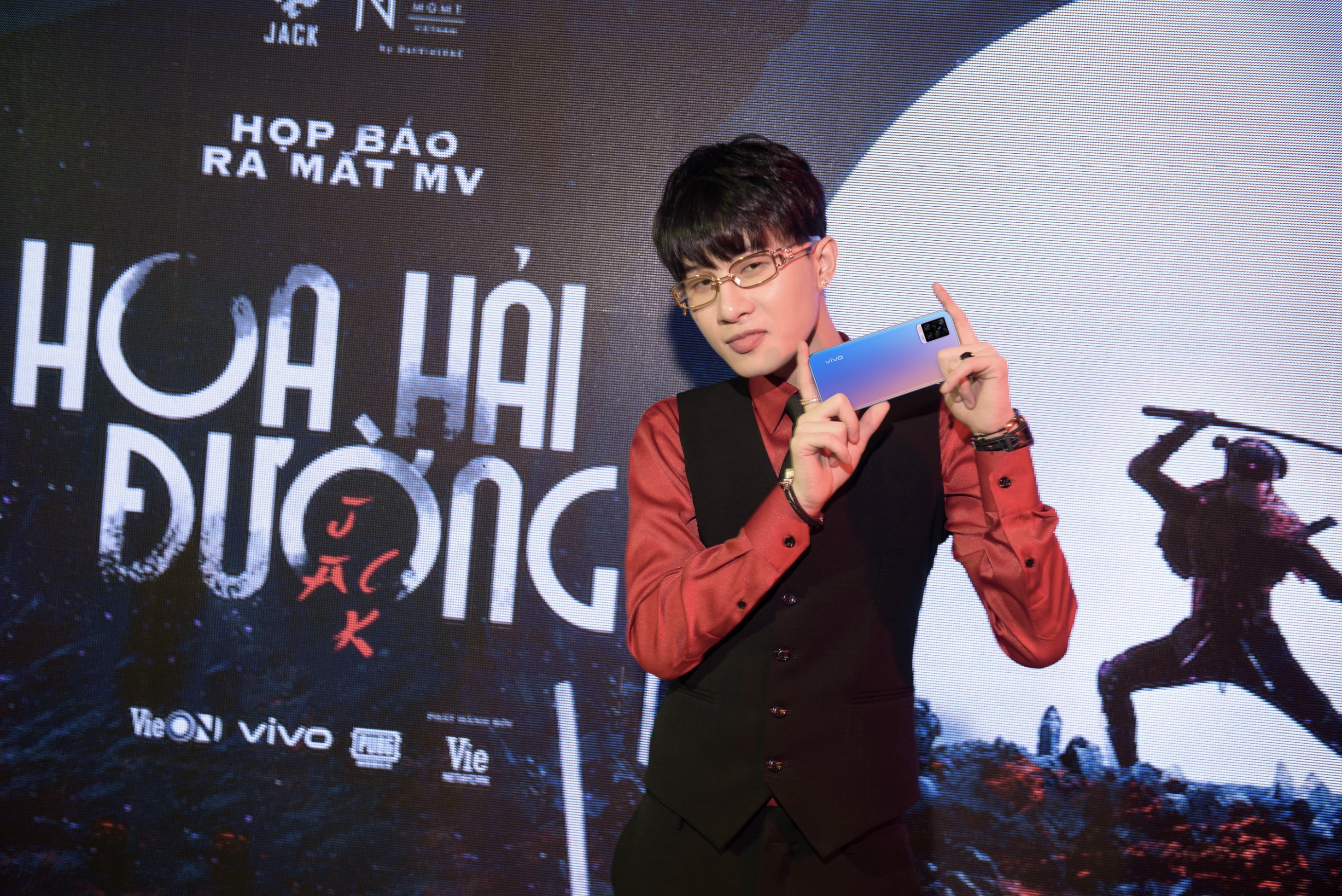 Ca sĩ MV triệu view Hoa Hải Đường trở thành đại sứ thương hiệu vivo V20 tại Việt Nam - Ảnh 1. Ca sĩ MV triệu view Hoa Hải Đường trở thành đại sứ thương hiệu vivo V20 tại Việt Nam - Ảnh 1.
