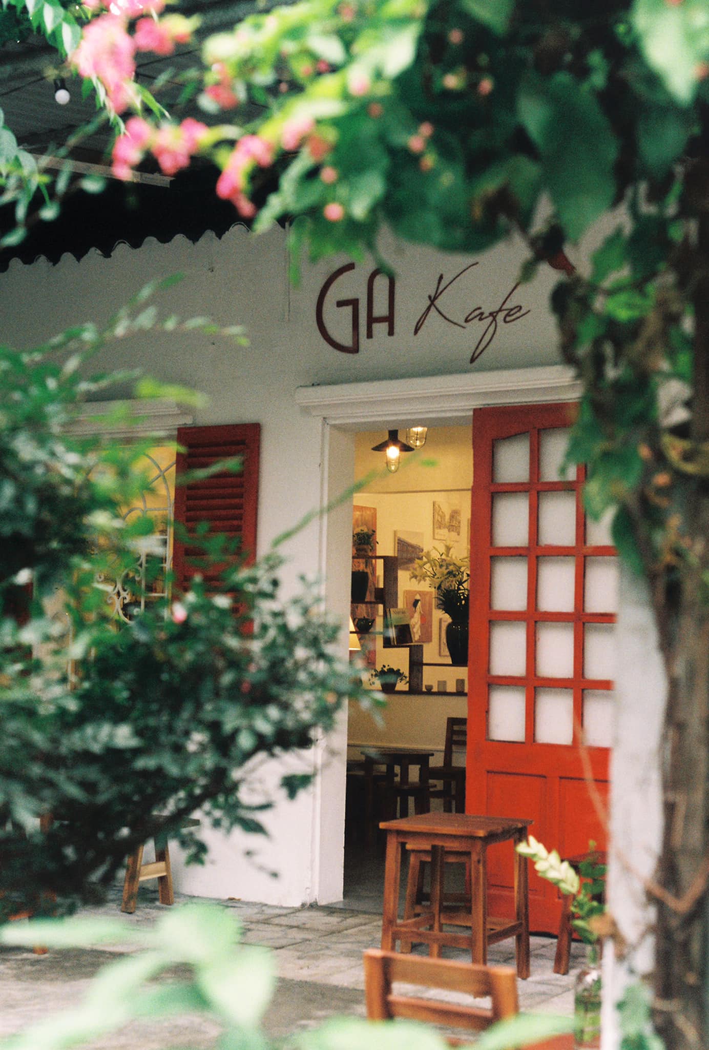 Dịp 20/10, đừng quên rủ nàng đến một trong những địa chỉ cafe lãng mạn ngay dưới đây tại Hà Nội - Ảnh 13.